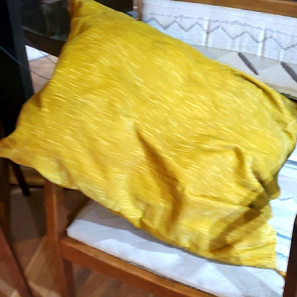Gold decorative Pillow - Picture 3 of 5